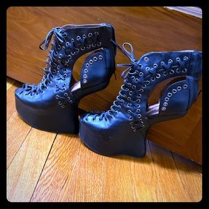 👀These 👠 are guaranteed to get you noticed! 👀